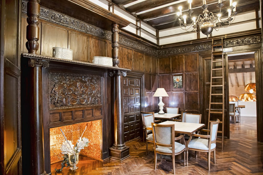Escorpion Golf course Club house Library